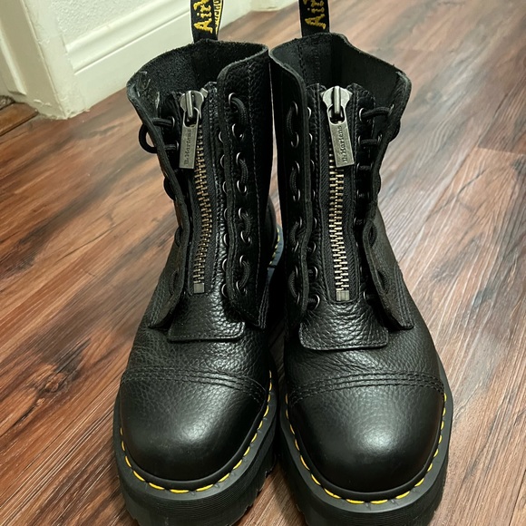 Dr. Martens Shoes - Dr. Martens Black Sinclair Boot size 10